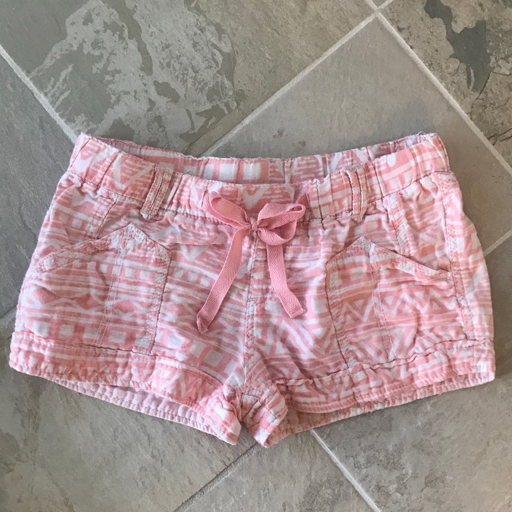 Pink & white Aztec pattern drawstring shorts